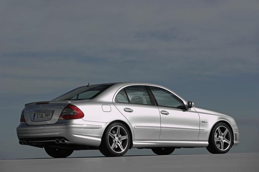  Mercedes-Benz E63 AMG 2007 года  (фото 6 из 25)